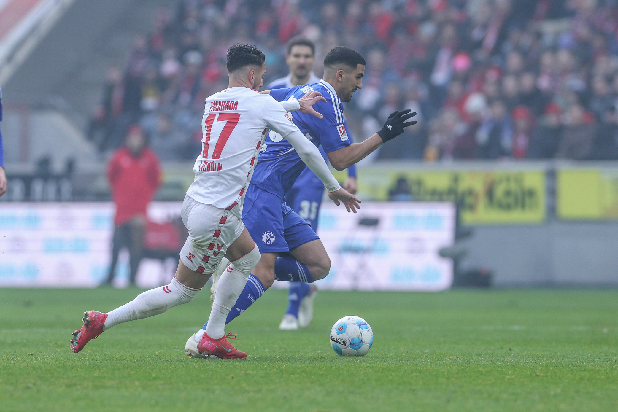 沙尔克队长领衔出战，球队全力以赴