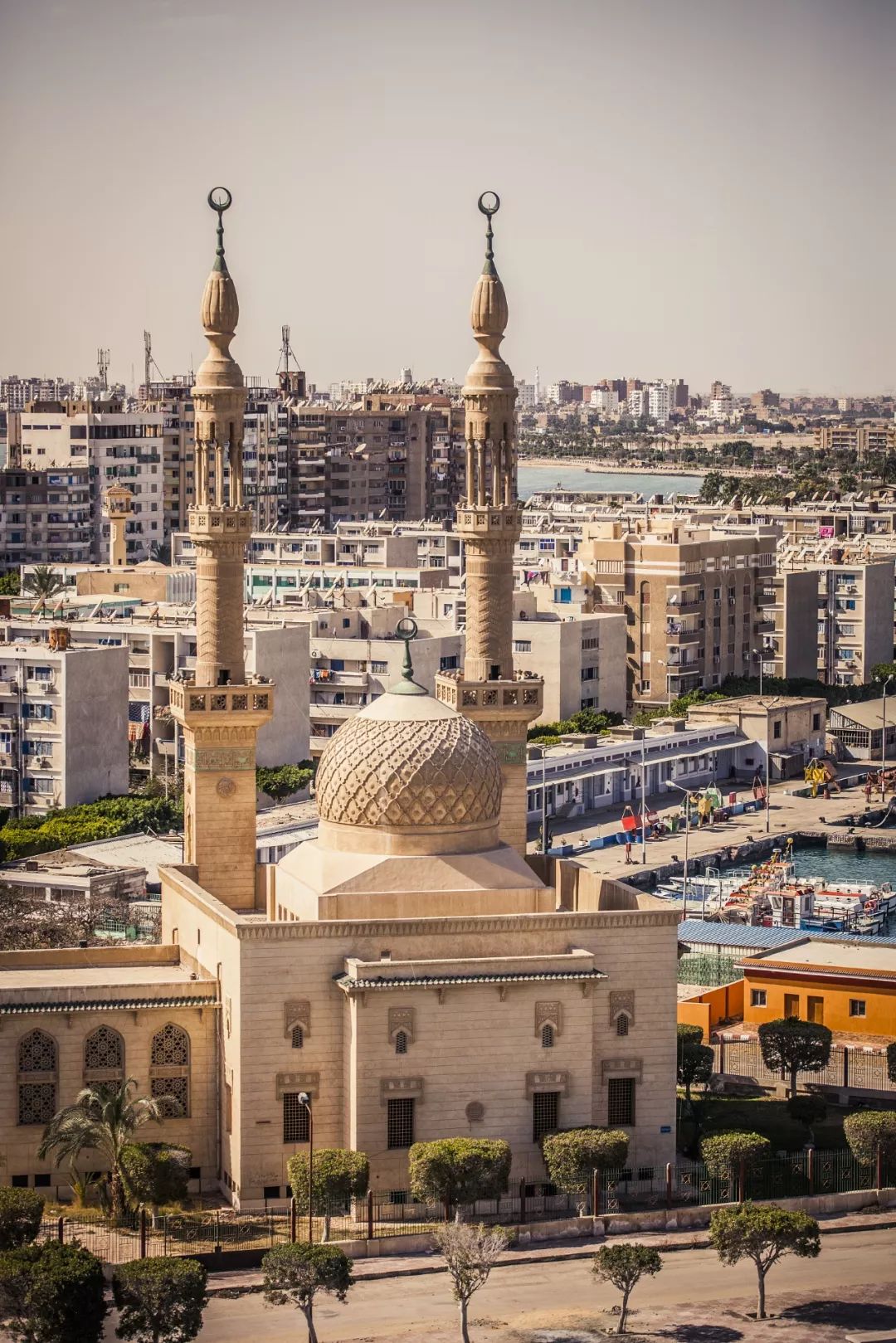 英格兰逆转洪都拉斯，黑山击败尼泊尔之战