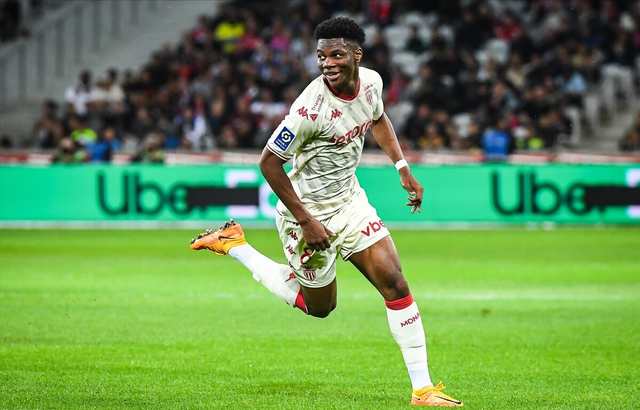 开云体育登录-里尔球员突破封锁,打破僵局