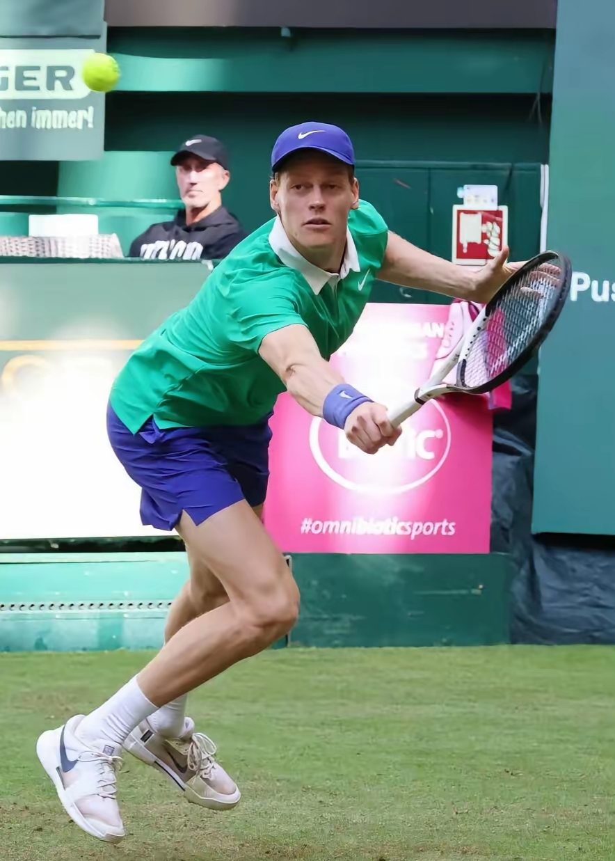 橄榄球选手爆冷获胜,专家预测失准 橄榄球选手爆冷获胜,专家预测失准