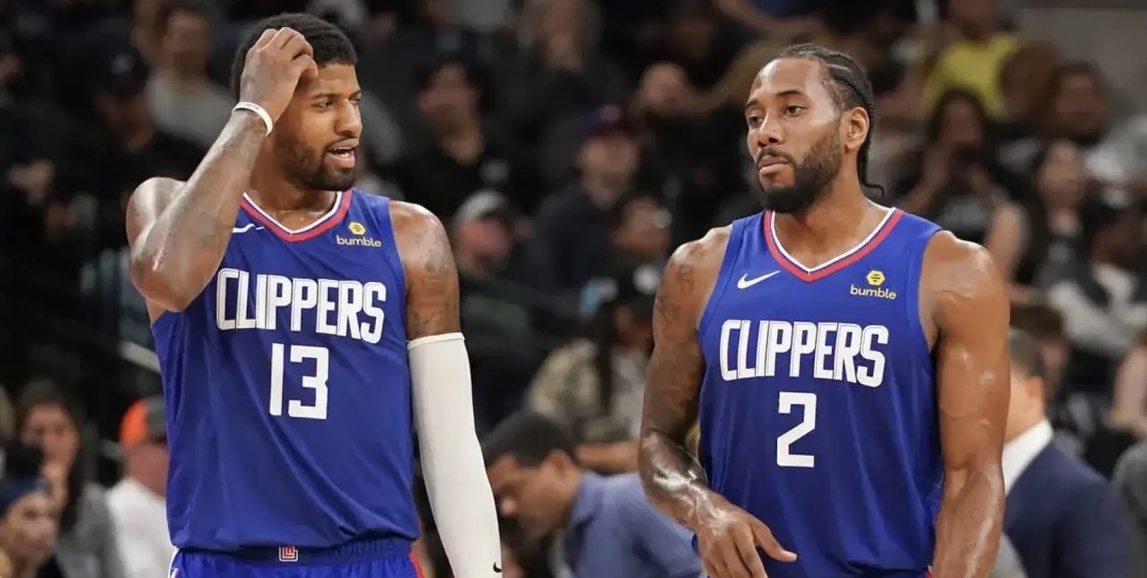 开云体育APP下载-莱昂纳德拿下关键一球，一人独挡一队